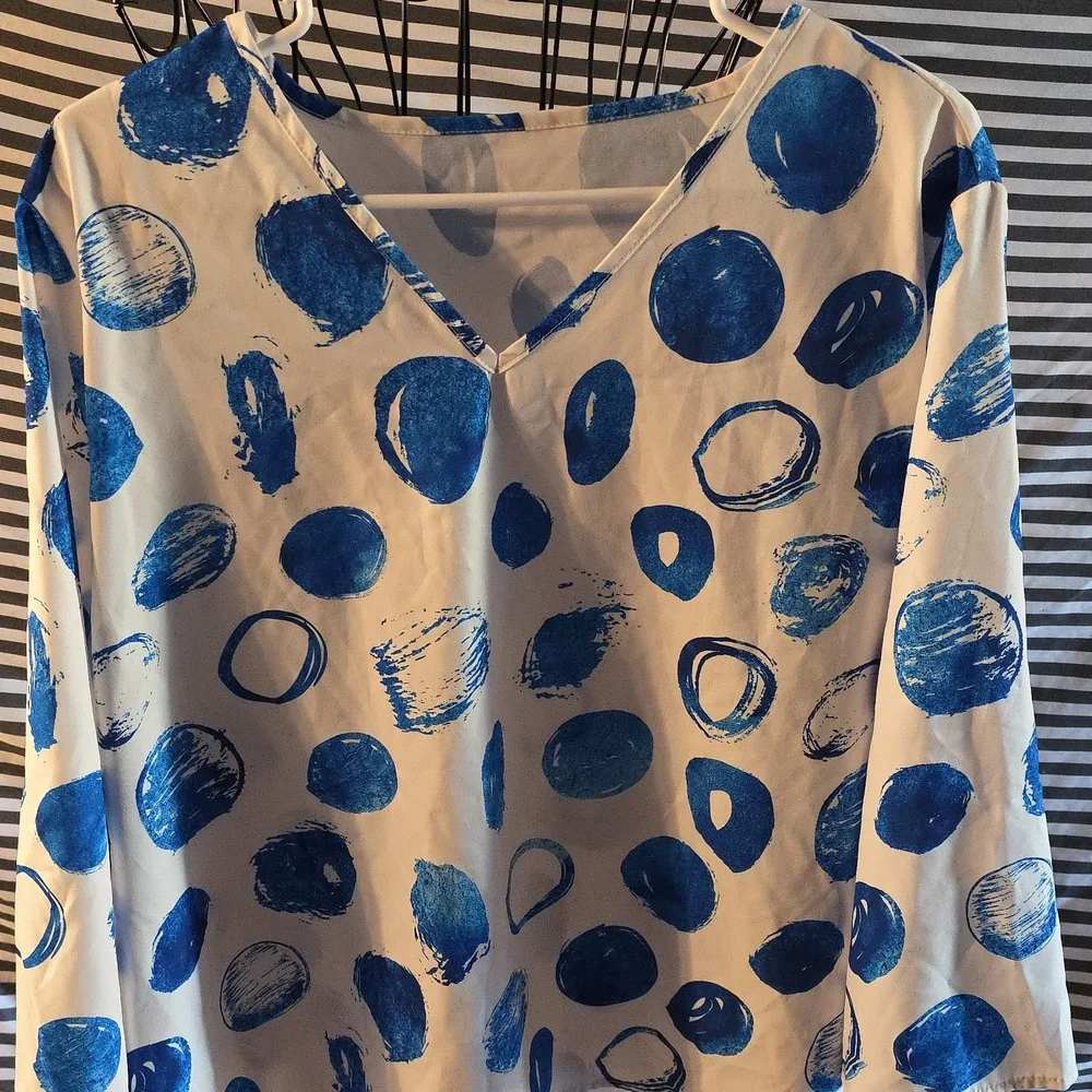 Blue Polka Dot Women's Top Size XXL - Picture 2 of 6